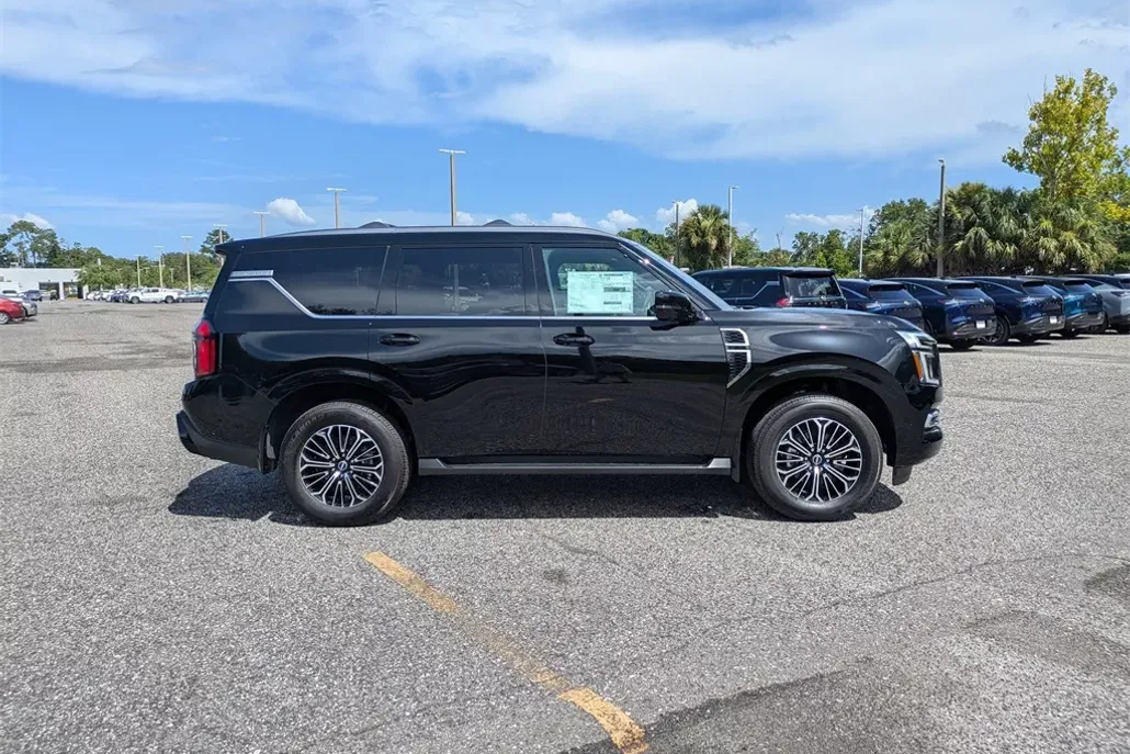 2025 Nissan Armada Platinum photo 1