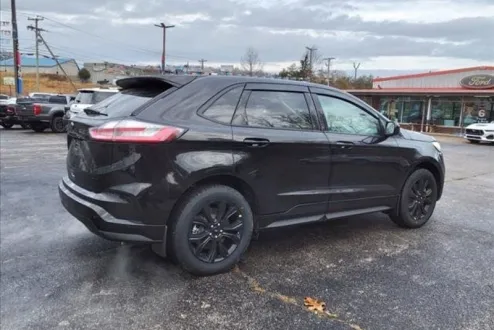 2024 Ford Edge SE photo 3