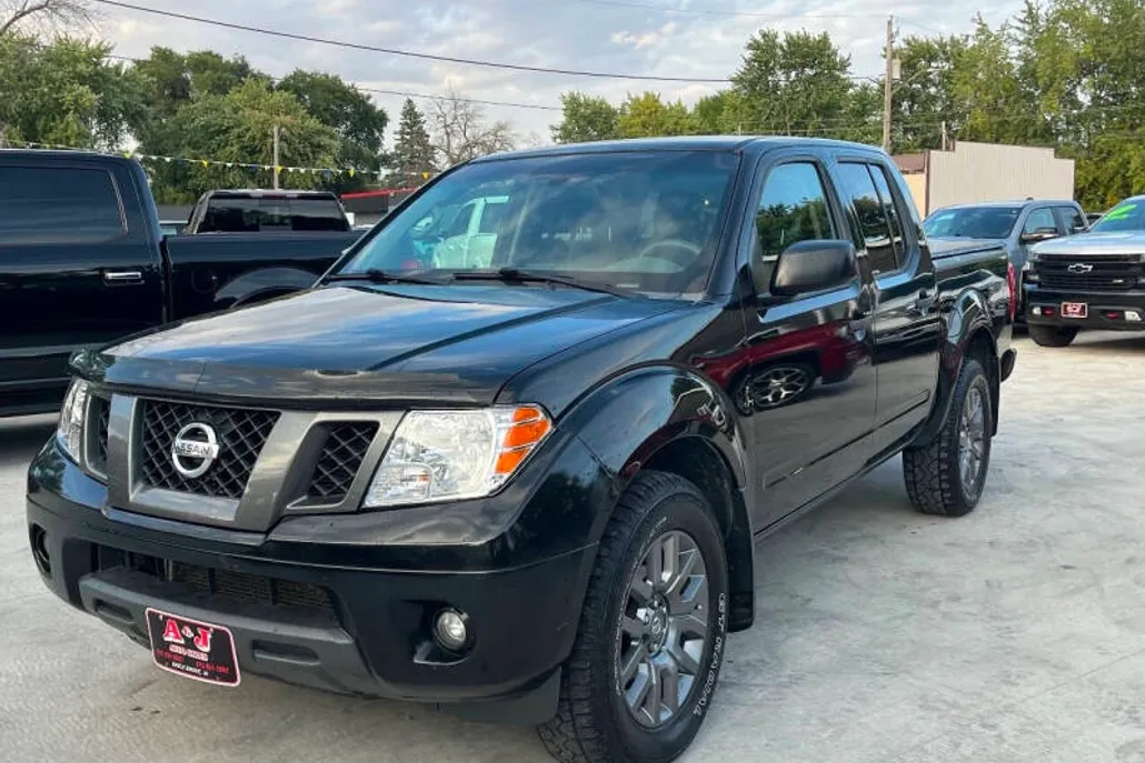 2012 Nissan Frontier SV photo 1