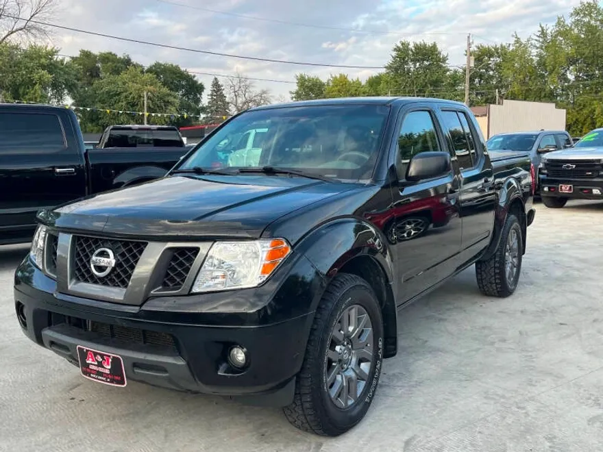 2012 Nissan Frontier SV photo 1