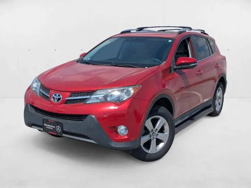 2015 Toyota RAV4 XLE photo 1