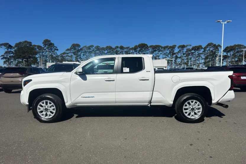 2025 Toyota Tacoma SR5 photo 1
