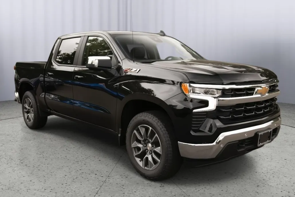 2025 Chevrolet Silverado 1500 LT photo 1