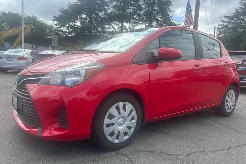 2016 Toyota Yaris LE photo 1