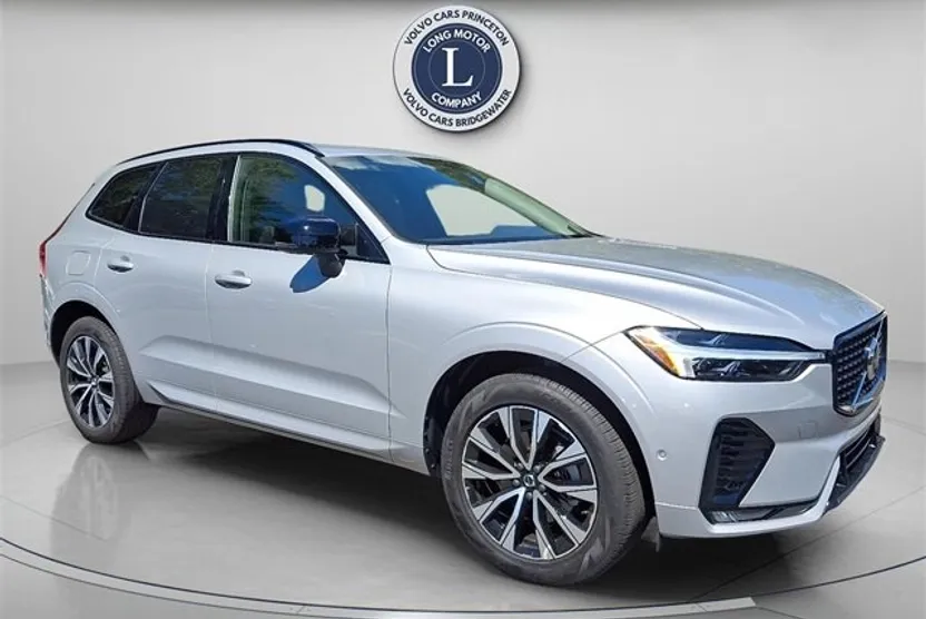 2025 Volvo XC60 Plus photo 1