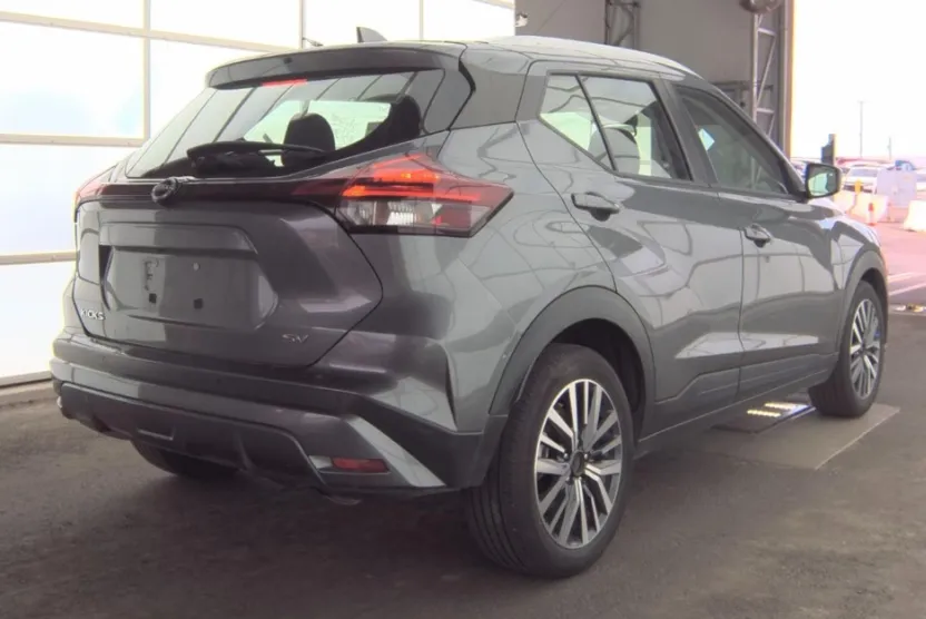 2024 Nissan Kicks SV photo 1