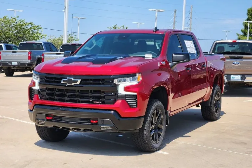 2025 Chevrolet Silverado Trail Boss LT photo 1