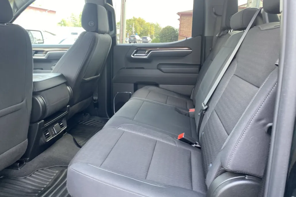 2025 Chevrolet Silverado 1500 LT photo 1
