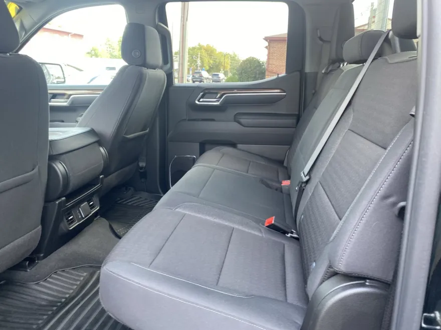 2025 Chevrolet Silverado 1500 LT photo 1