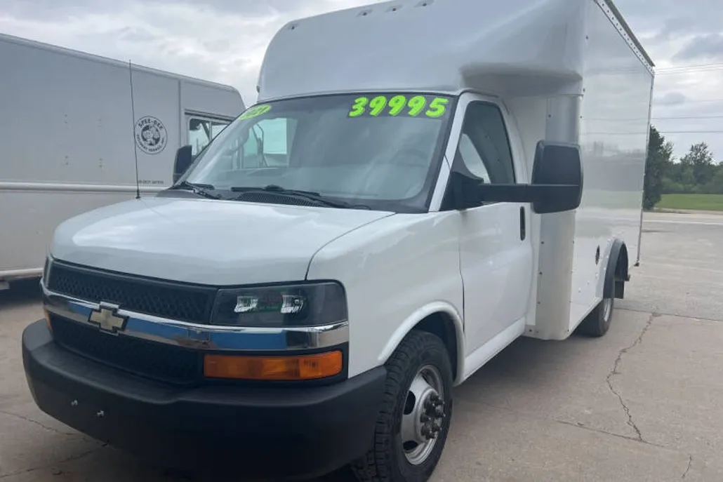 2021 Chevrolet Express 3500 Cutaway photo 1