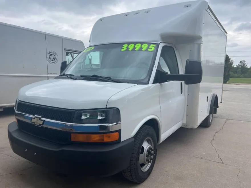 2021 Chevrolet Express 3500 Cutaway photo 1