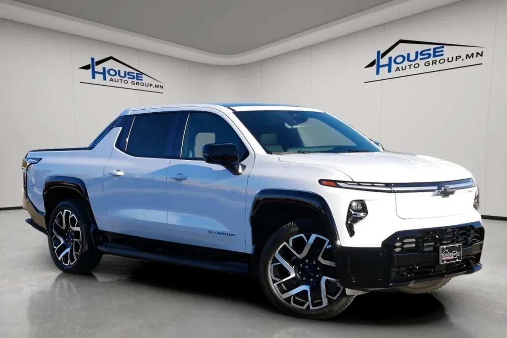 2024 Chevrolet Silverado EV RST photo 1