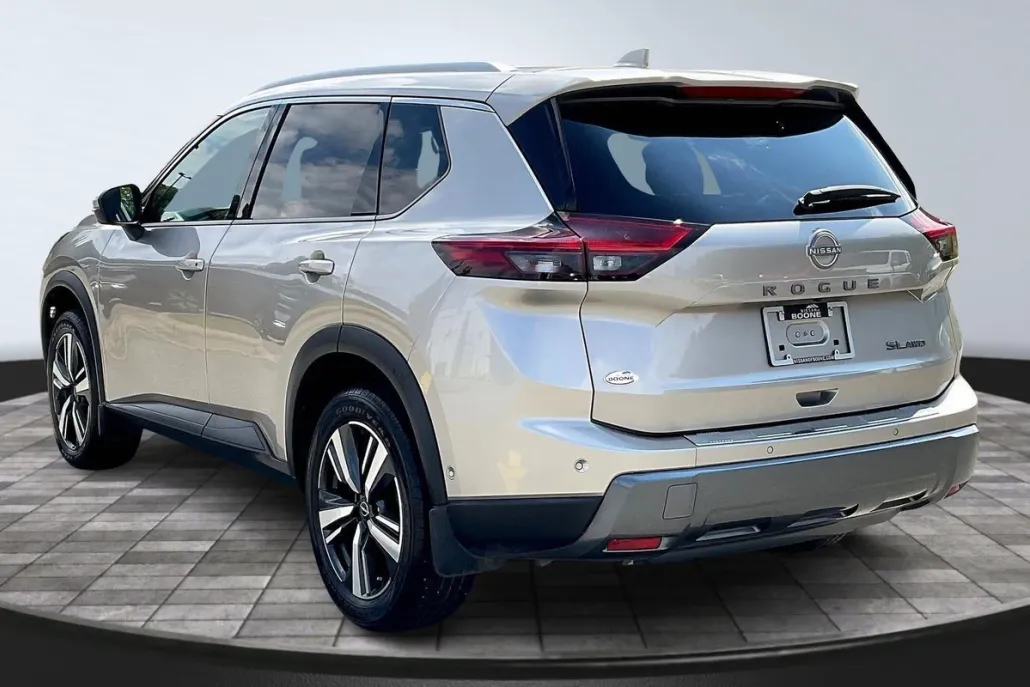 2024 Nissan Rogue SL photo 1