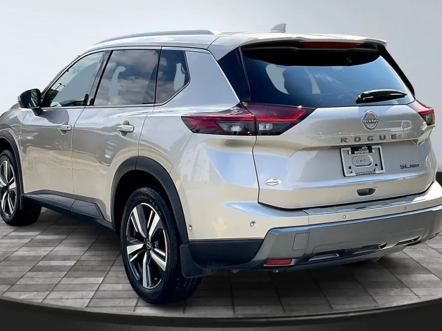 2024 Nissan Rogue SL photo 1