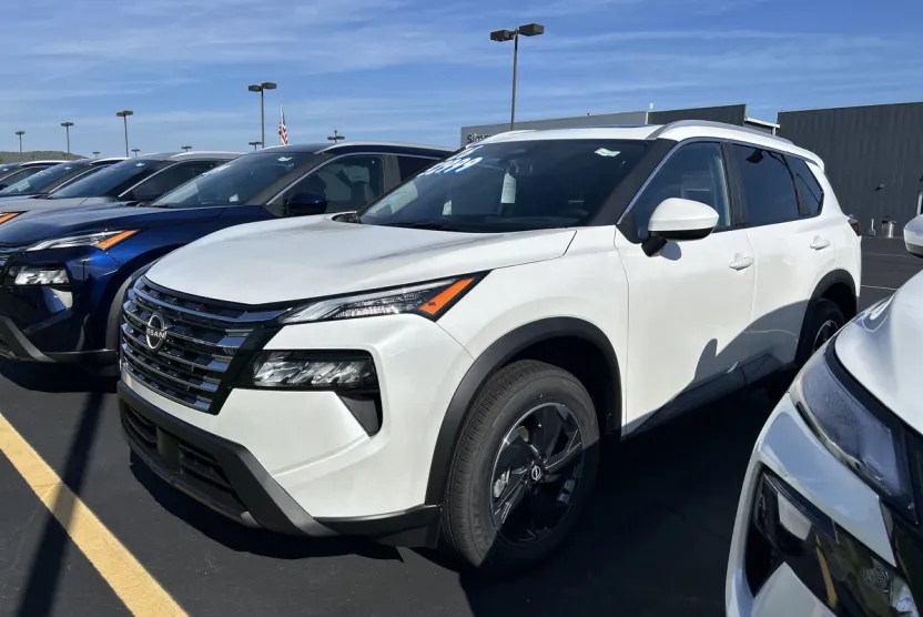 2026 Nissan Rogue SV photo 1