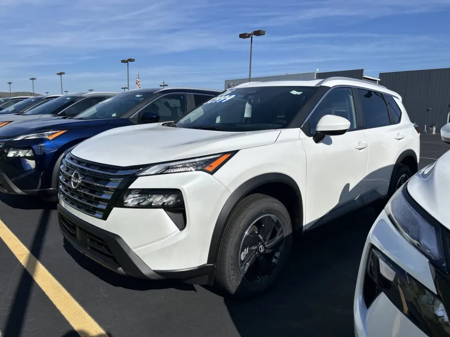 2026 Nissan Rogue SV photo 1