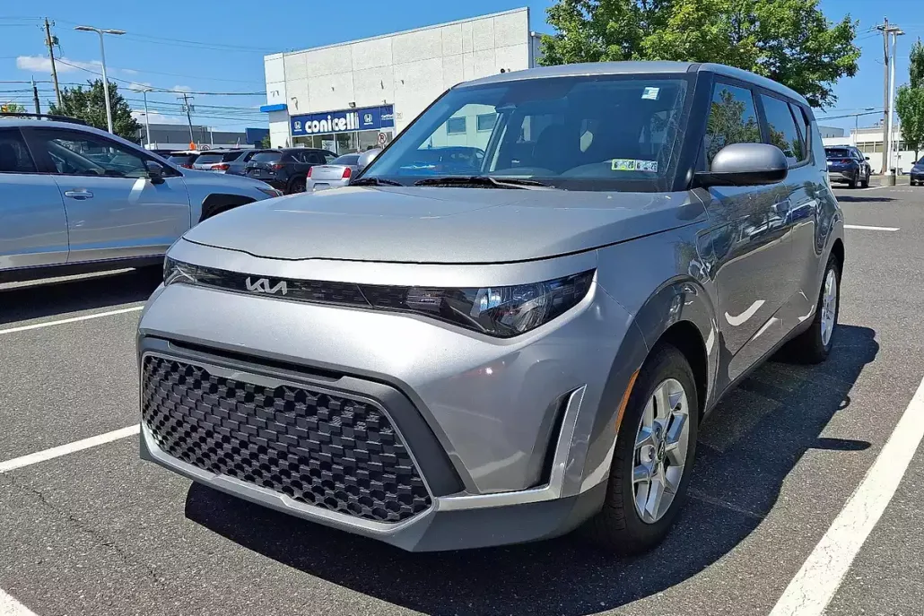 2024 Kia Soul LX photo 1