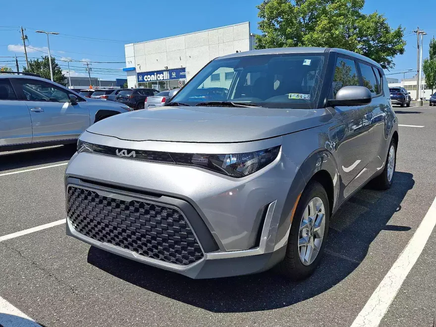 2024 Kia Soul LX photo 1
