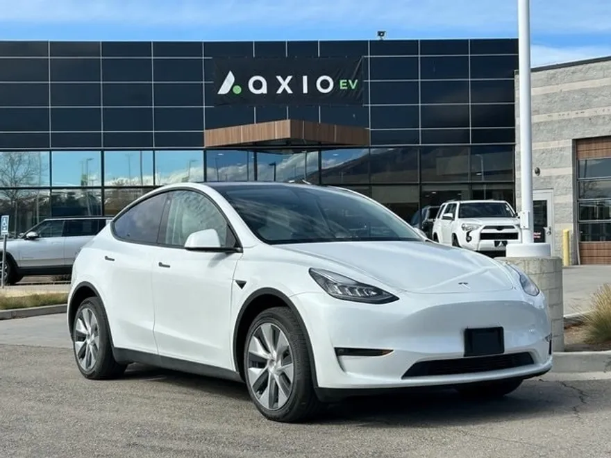 2023 Tesla Model Y Long Range photo 1
