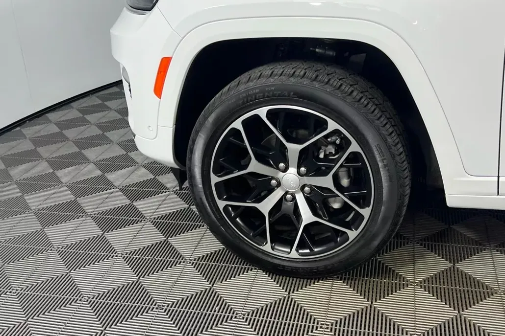 2024 Jeep Grand Cherokee Summit photo 1