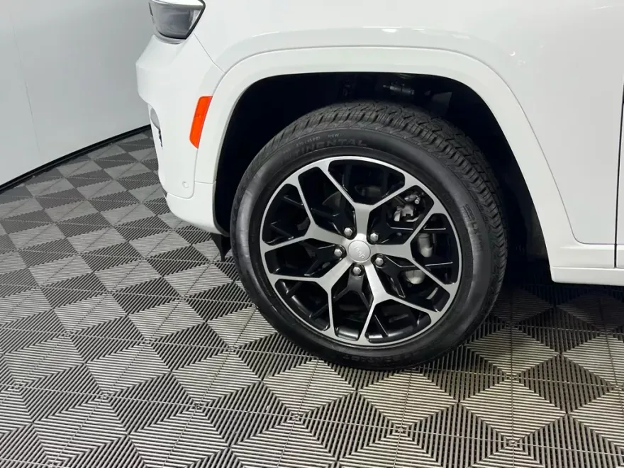 2024 Jeep Grand Cherokee Summit photo 1