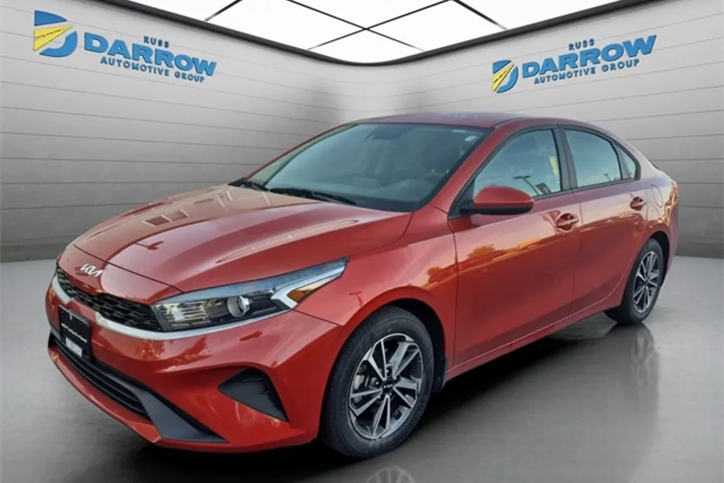 2022 Kia Forte LXS photo 1