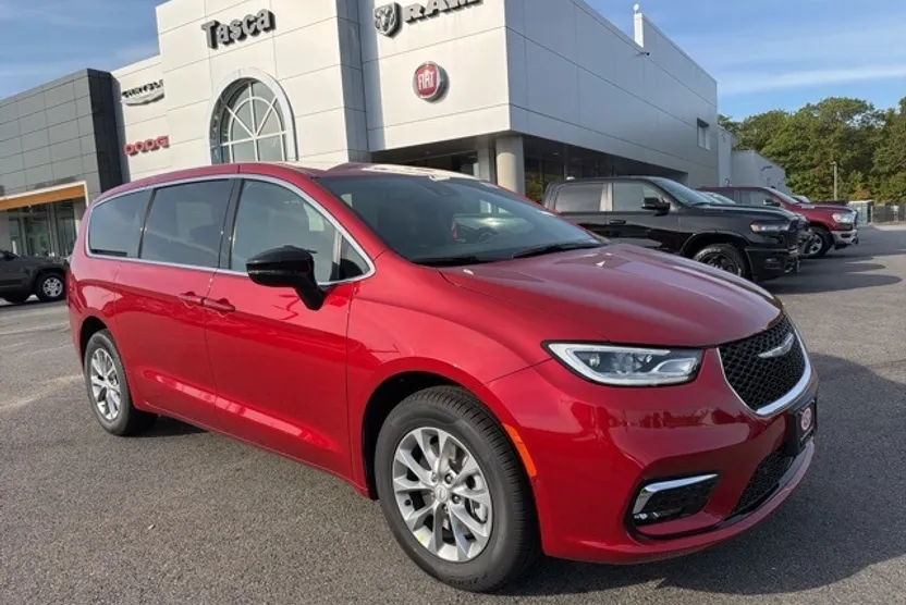 2026 Chrysler Pacifica photo 1
