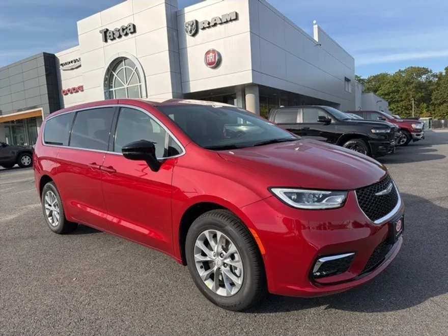 2026 Chrysler Pacifica photo 1