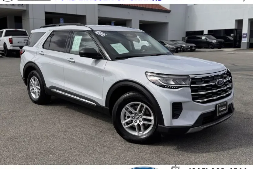 2025 Ford Explorer photo 1