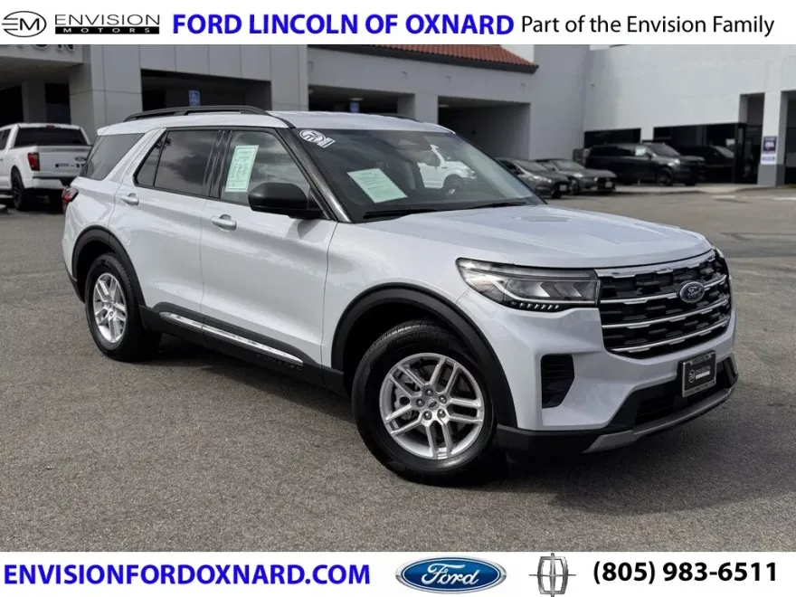 2025 Ford Explorer photo 1