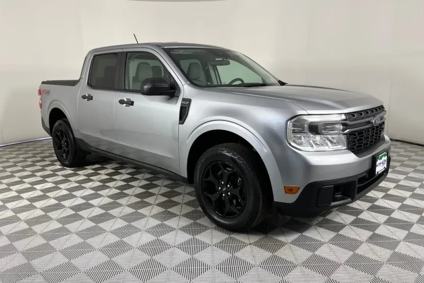 2022 Ford Maverick XLT photo 1