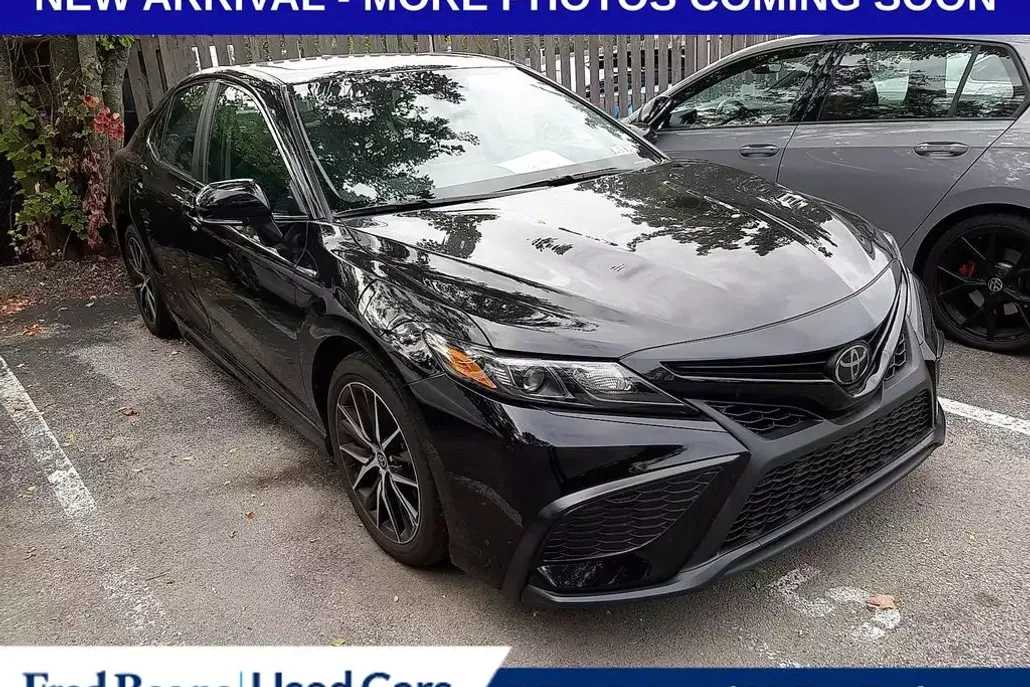 2023 Toyota Camry SE photo 1