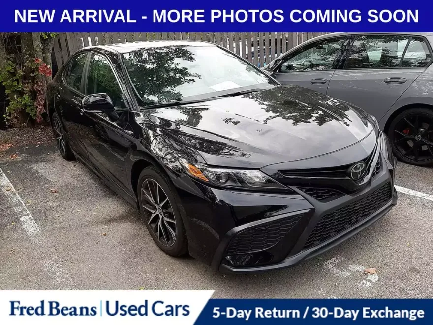 2023 Toyota Camry SE photo 1