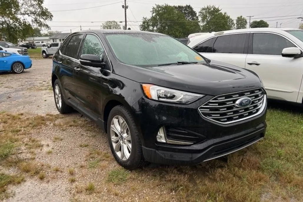 2022 Ford Edge Titanium photo 1