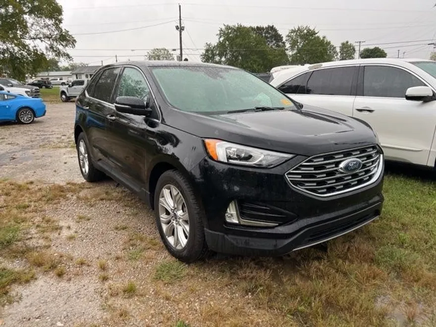 2022 Ford Edge Titanium photo 1