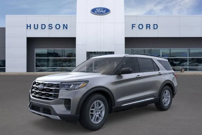 2025 Ford Explorer photo 1