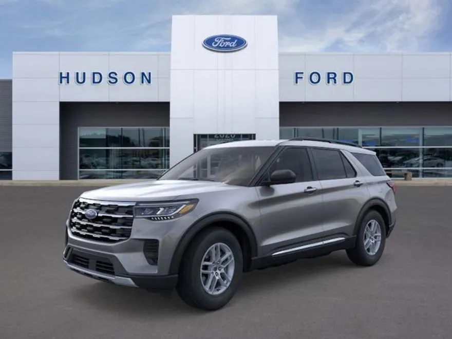 2025 Ford Explorer photo 1