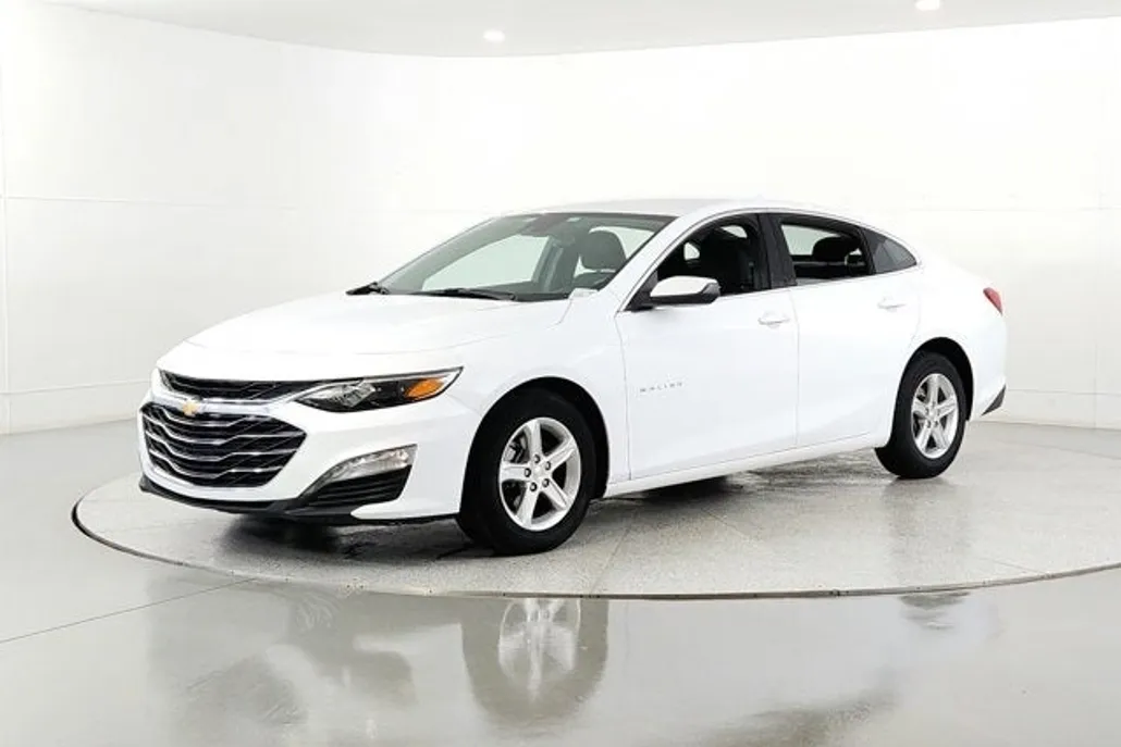 2024 Chevrolet Malibu 1LT photo 1