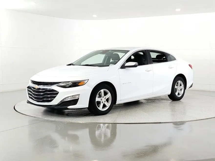 2024 Chevrolet Malibu 1LT photo 1