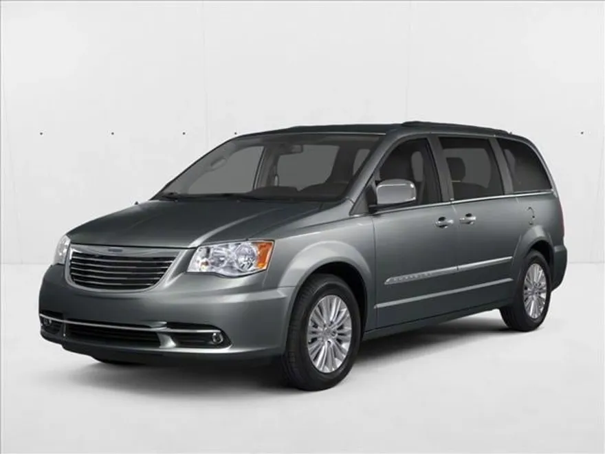 2011 Chrysler Town & Country Touring photo 1