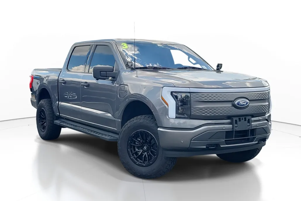 2023 Ford F-150 Lightning XLT photo 1