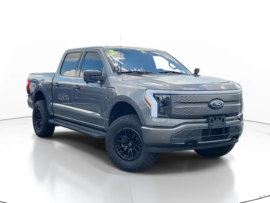2023 Ford F-150 Lightning XLT photo 1