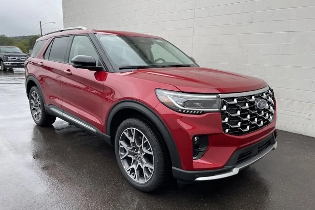 2025 Ford Explorer Platinum photo 1