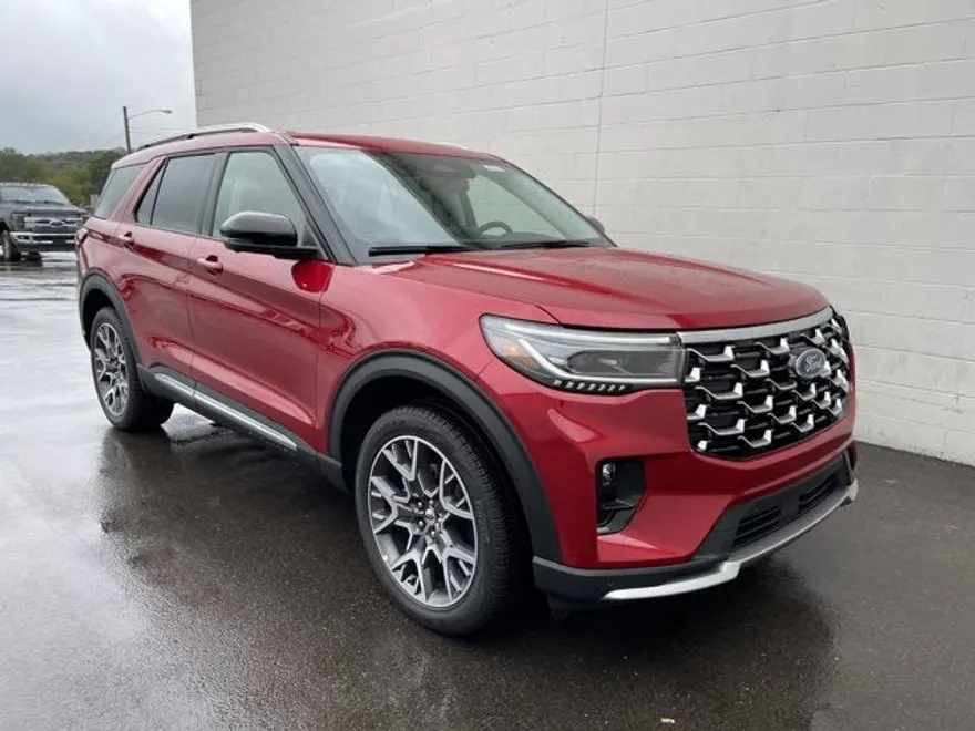 2025 Ford Explorer Platinum photo 1