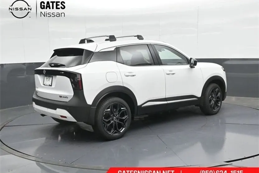 2026 Nissan Kicks SR photo 1