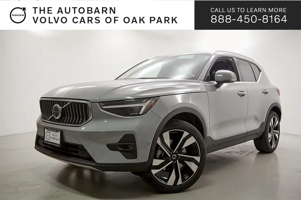 2025 Volvo XC40 Plus photo 1