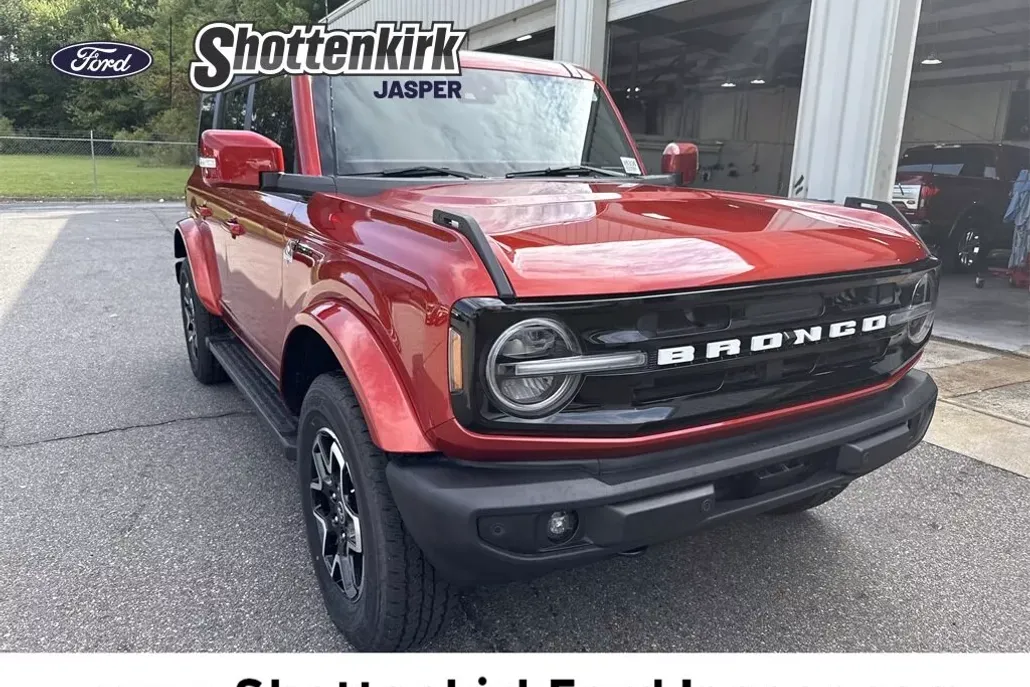 2024 Ford Bronco Outer Banks photo 1