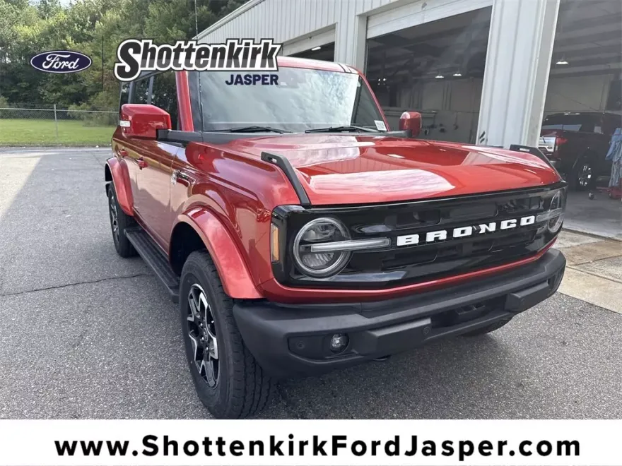 2024 Ford Bronco Outer Banks photo 1