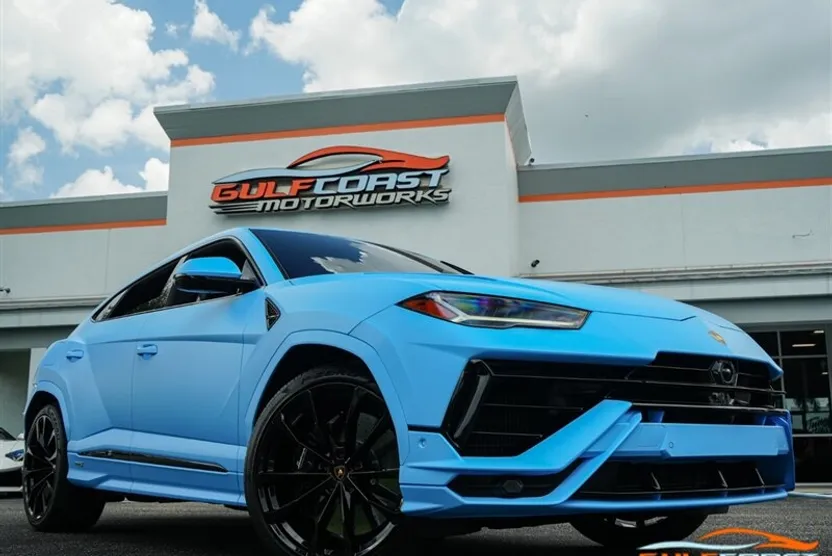 2024 Lamborghini Urus S photo 1