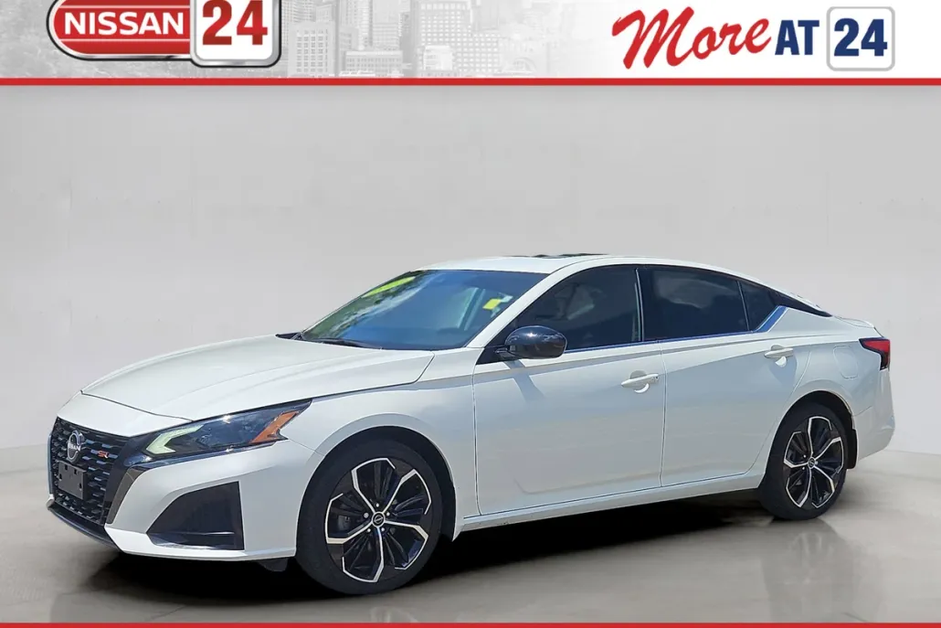 2023 Nissan Altima 2.5 SR photo 1